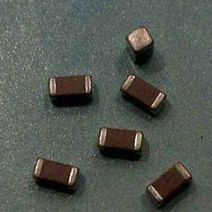 高壓貼片電容的介質會影響電容的性能嗎？